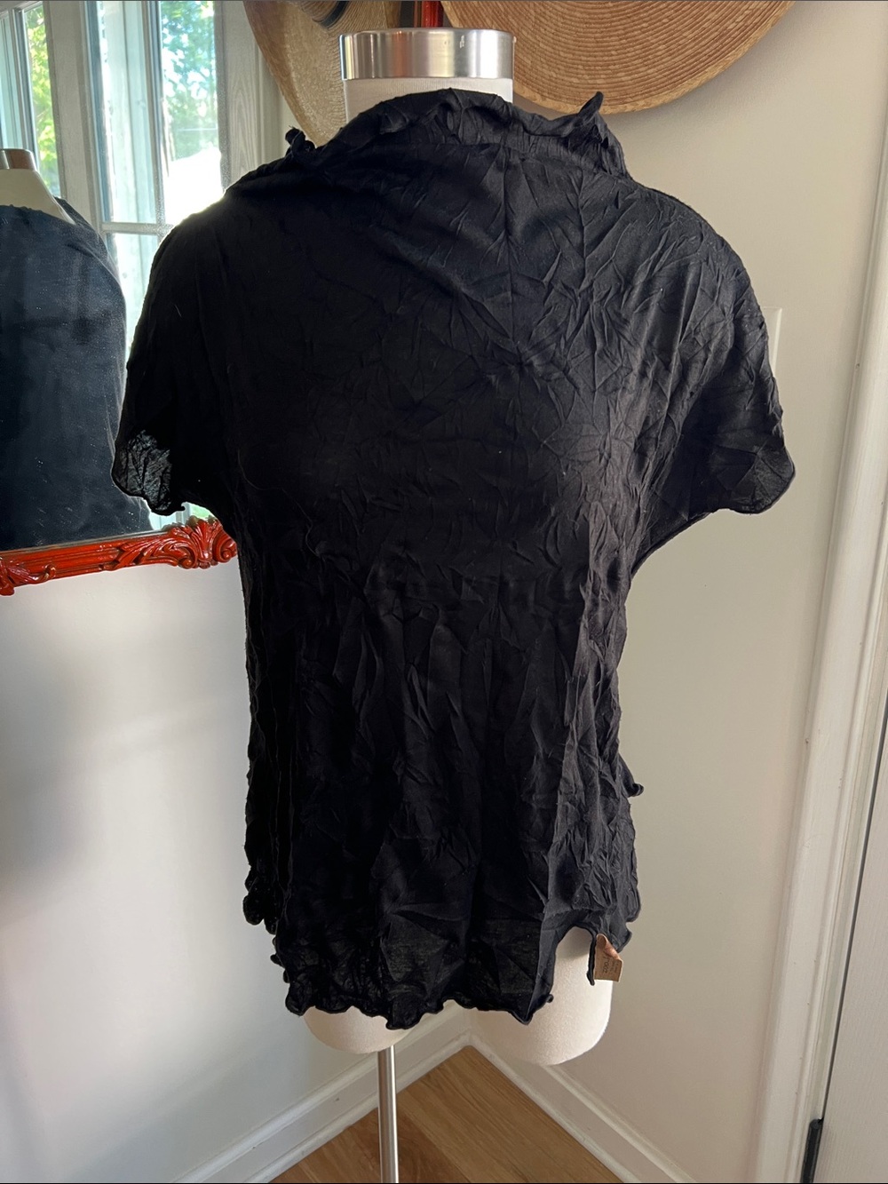 Zoology Black crinkled knit top one size